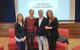 Terapeuta do CMRA, Paulo Dias, Nuno Moreira e Cristina Silva a sorrir para foto.
