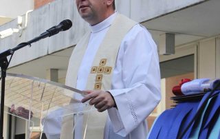 Senhor Padre no palco