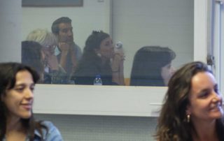 Grupo de alguns alunos da Pós-Graduação em ITEPDDM em roda sentados e atentos ao que se diz