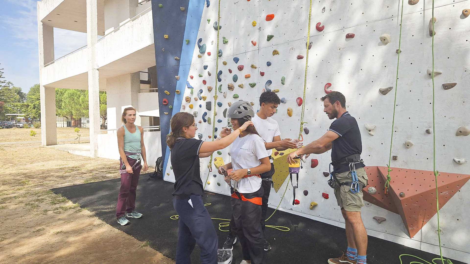 Alunos de Terapia Ocupacional Vivem atividade pedagógica na Parede de Escalada do CMRA