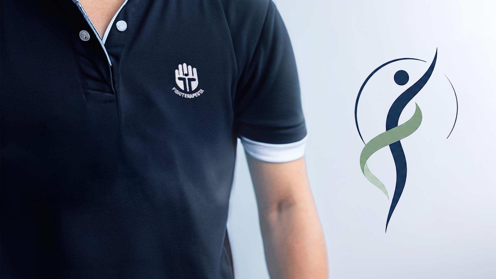 fotografia de homem fisioterapeuta com o logotipo do curso